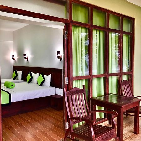 Serenade Beach Hotel Hikkaduwa Habitación foto