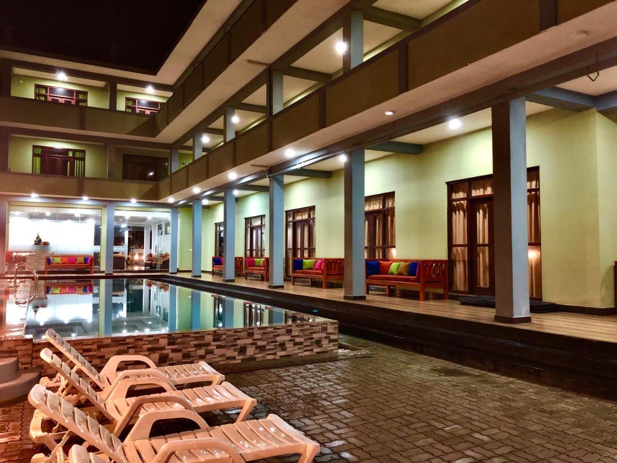 Serenade Beach Hotel Hikkaduwa Exterior foto