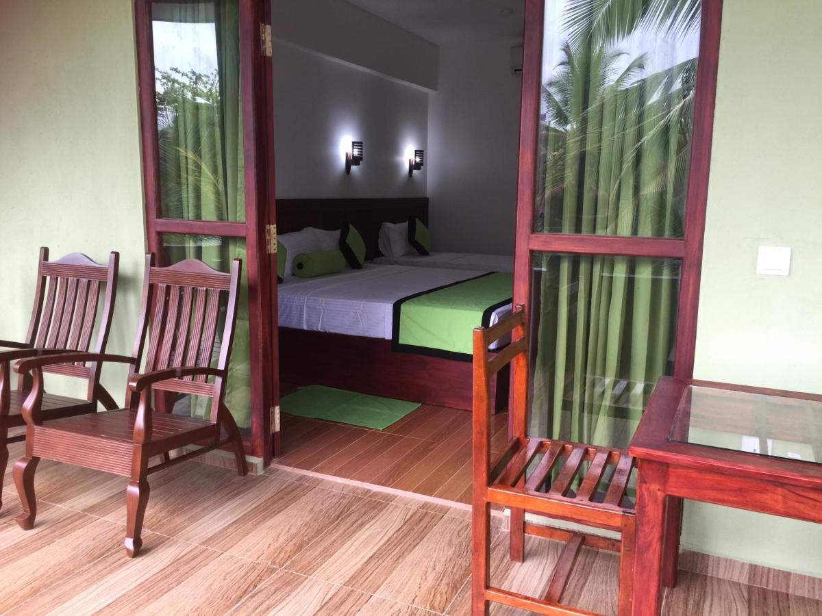 Serenade Beach Hotel Hikkaduwa Exterior foto