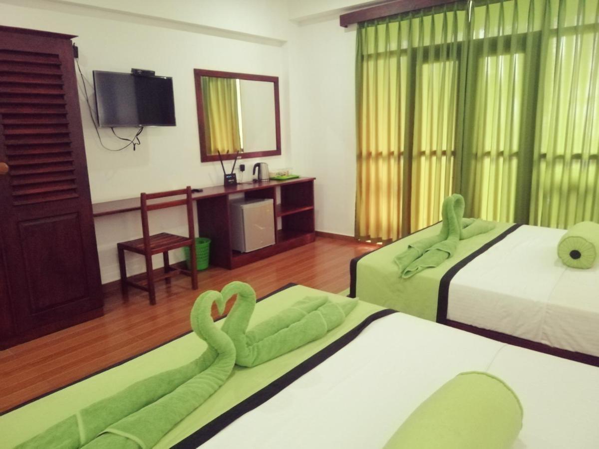 Serenade Beach Hotel Hikkaduwa Exterior foto